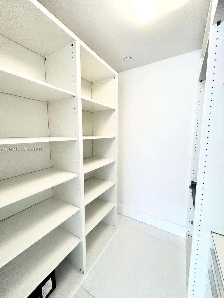 Decoplage Unit #322 | Picture 11