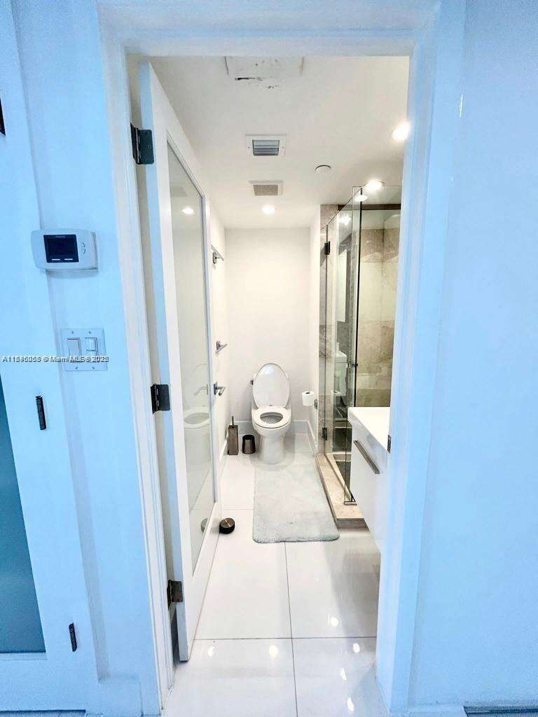 Decoplage Unit #322 | Picture 17