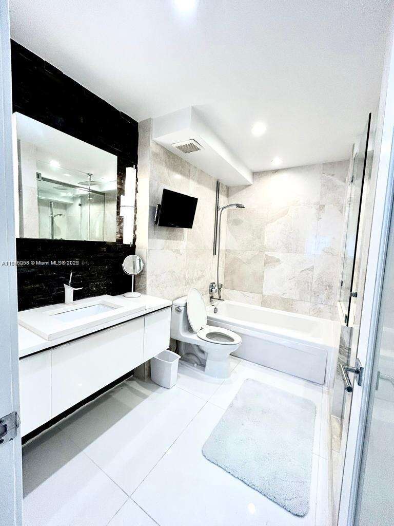 Decoplage Unit #322 | Picture 19