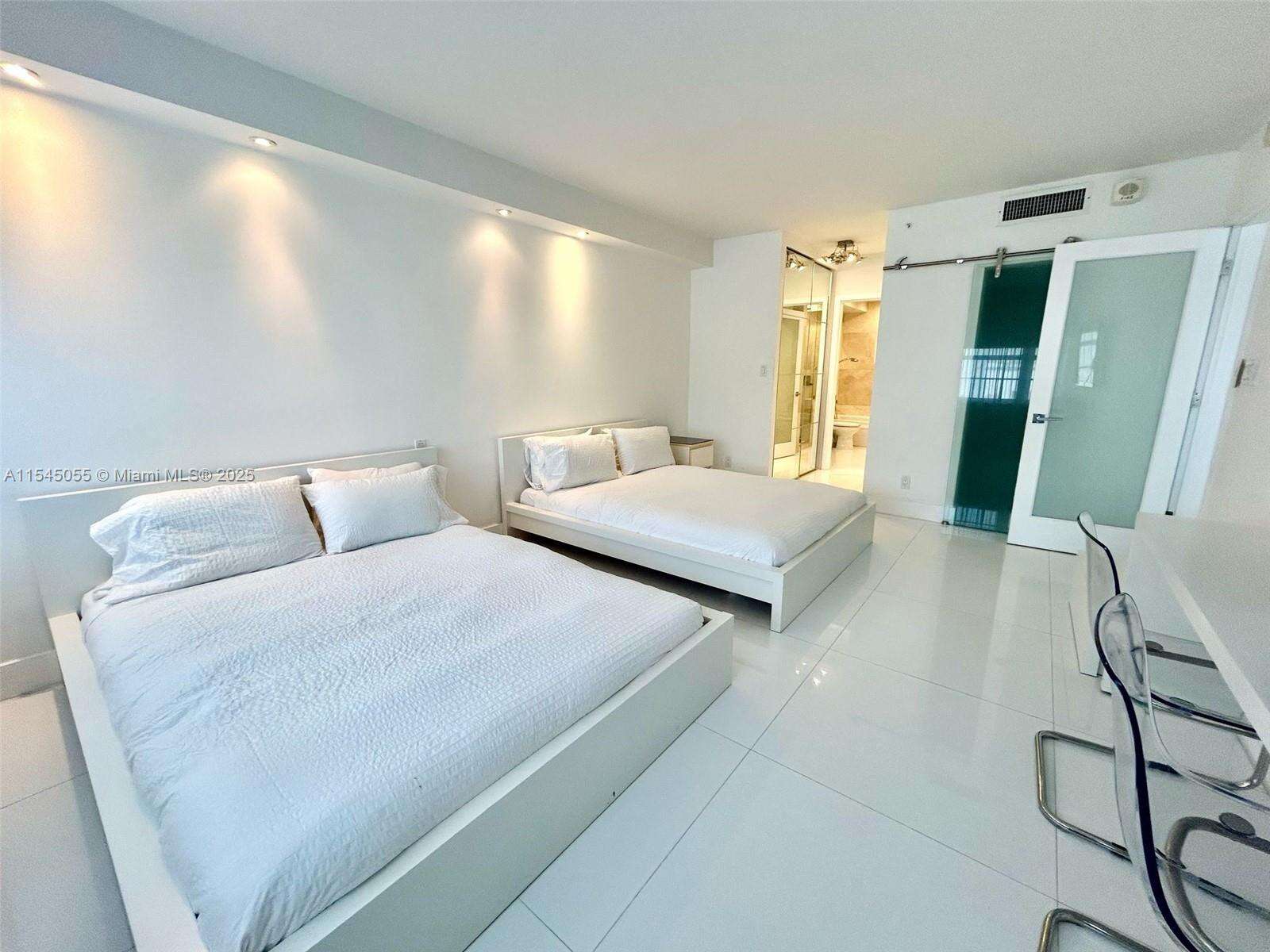 Decoplage Unit #322 | Picture 9