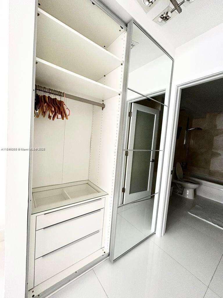 Decoplage Unit #322 | Picture 10