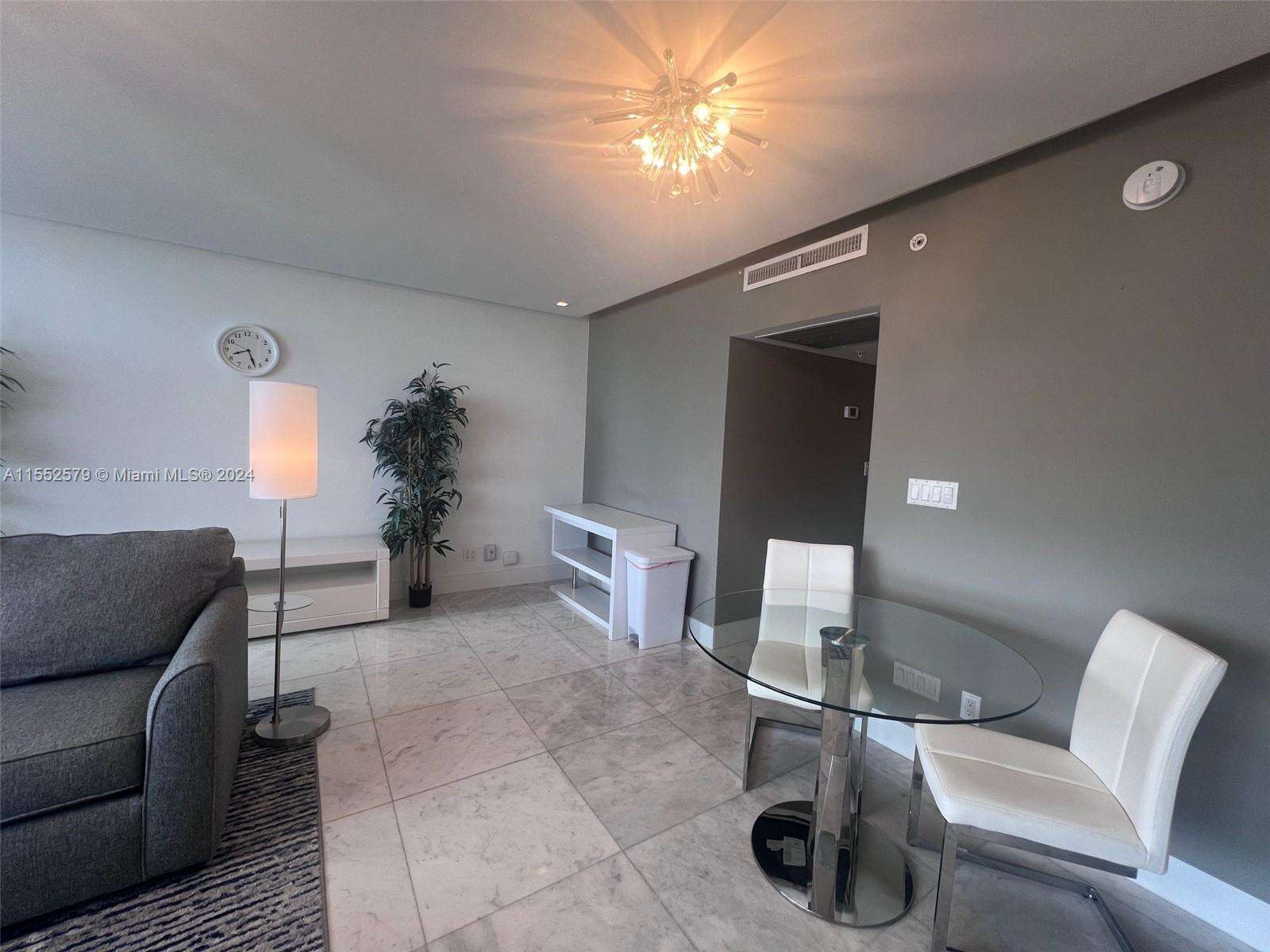 Decoplage Unit #1536 | Picture 4