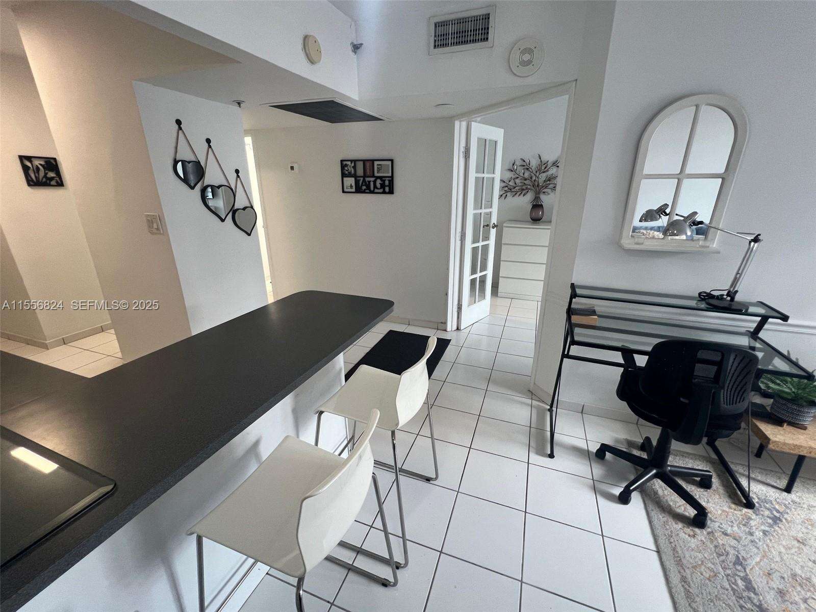 Decoplage Unit #1126 | Picture 3