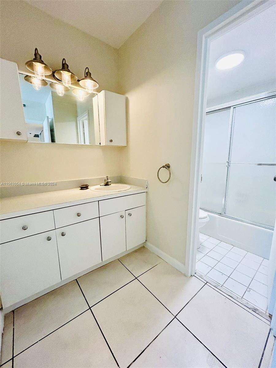 Decoplage Unit #1241 | Picture 7