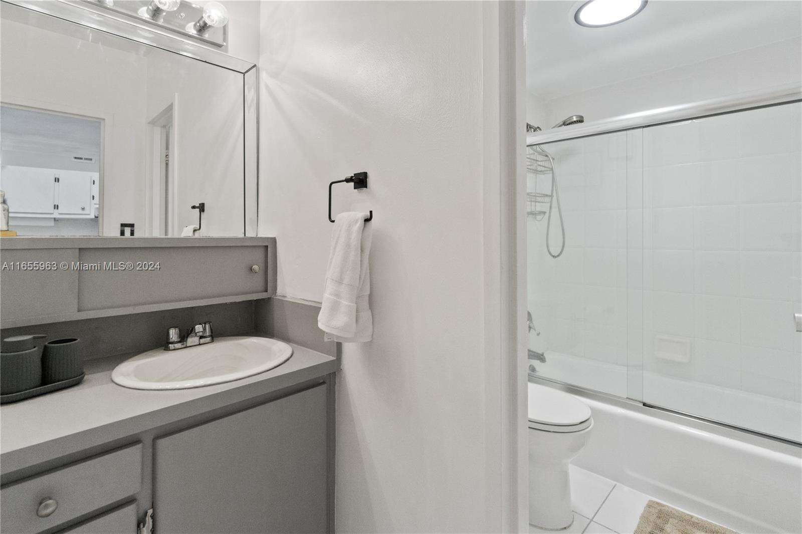 Decoplage Unit #924 | Picture 13