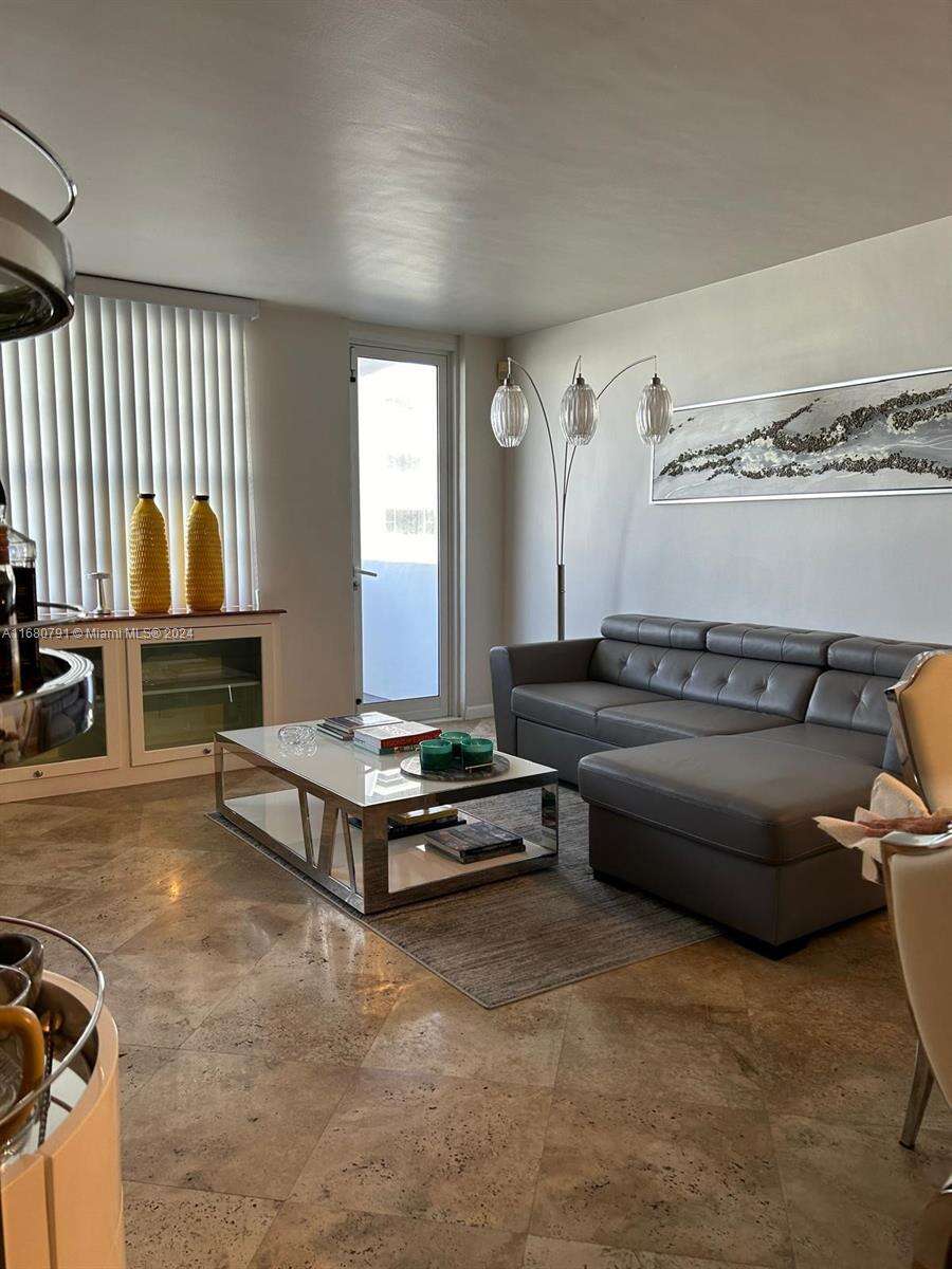 Decoplage Unit #608 | Picture 2