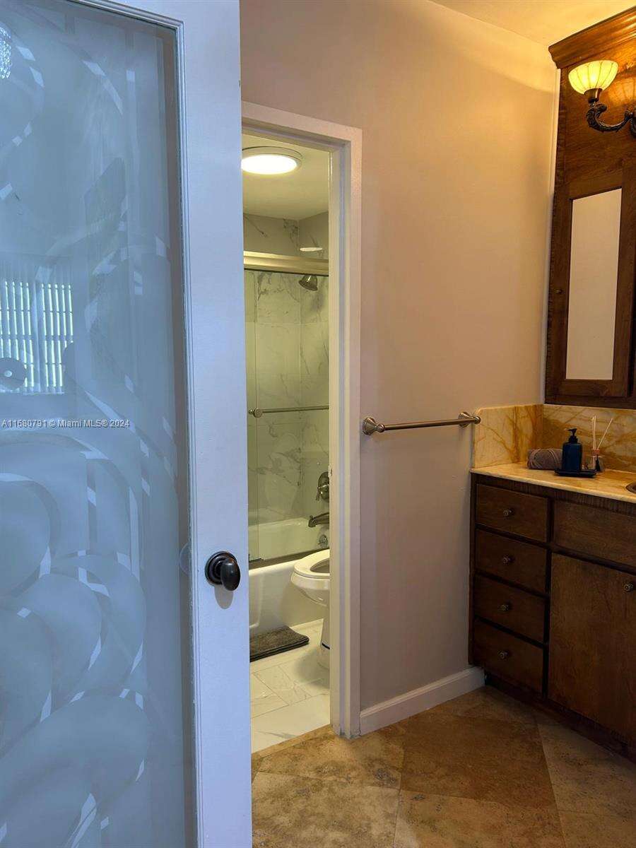 Decoplage Unit #608 | Picture 15