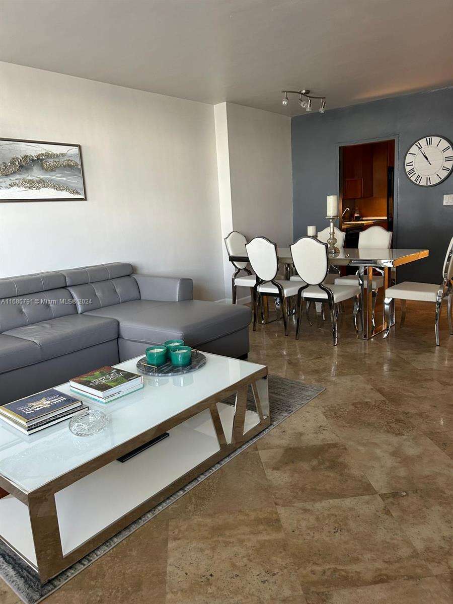 Decoplage Unit #608 | Picture 3