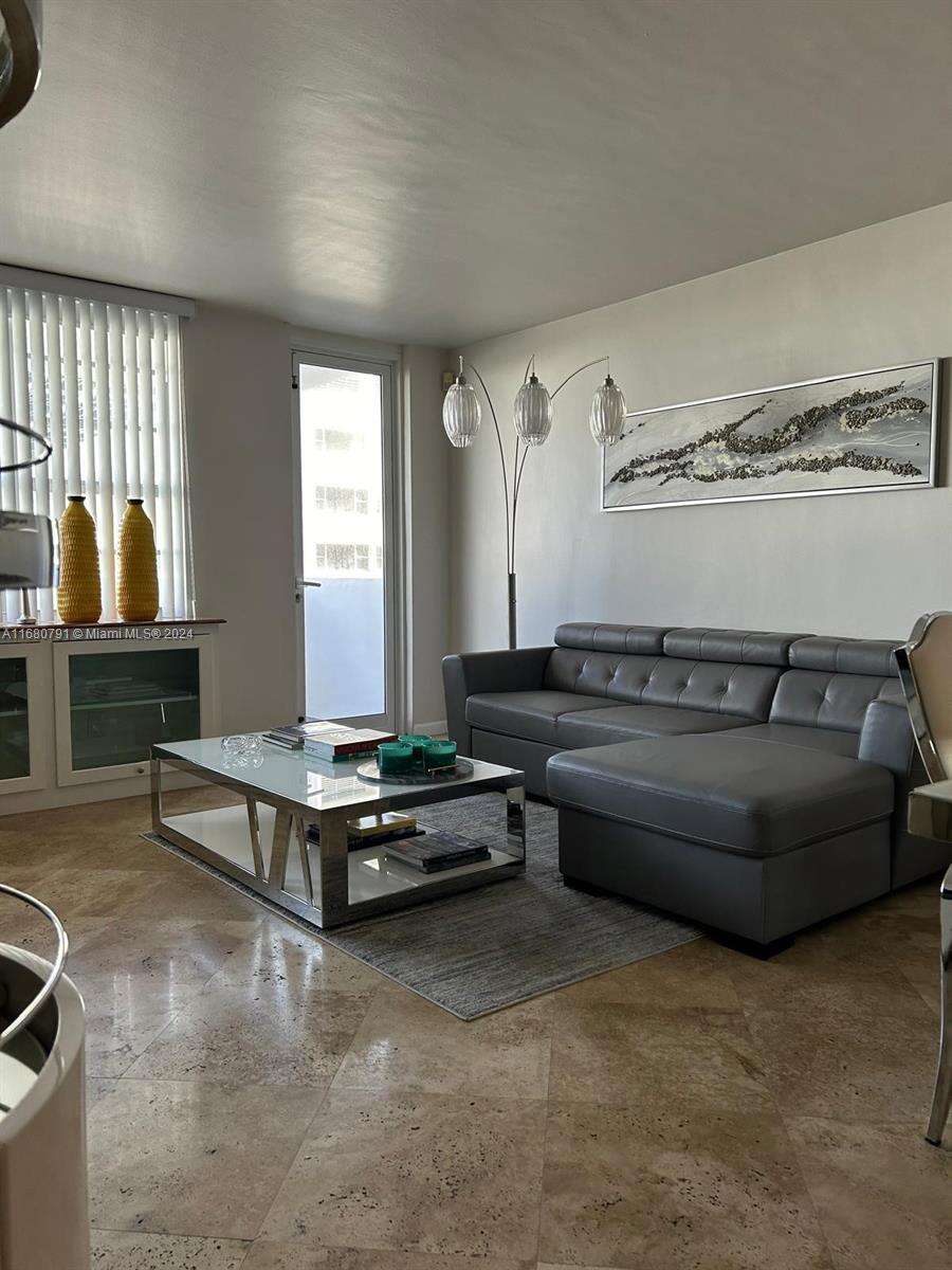 Decoplage Unit #608 | Picture 5