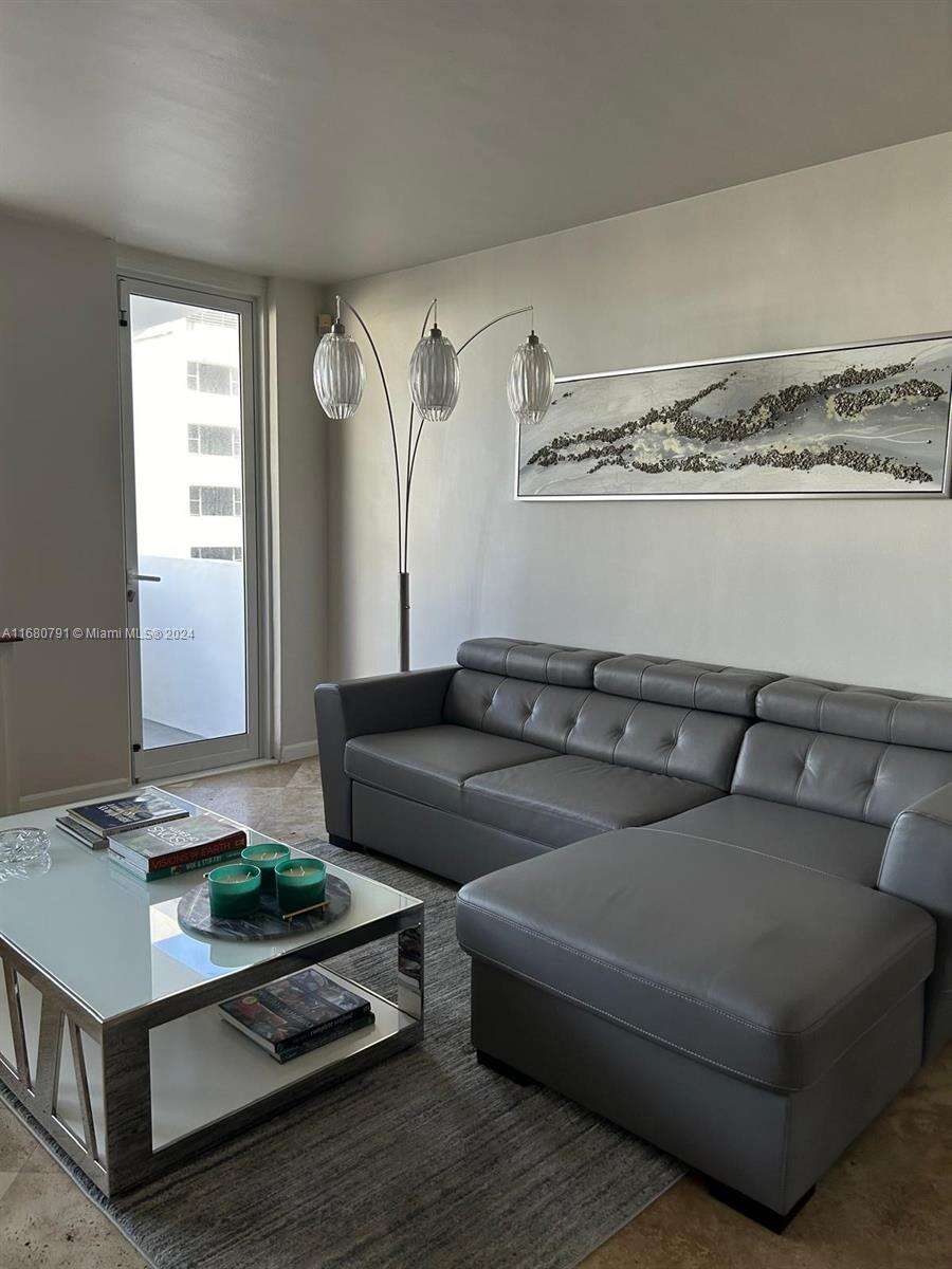 Decoplage Unit #608 | Picture 6