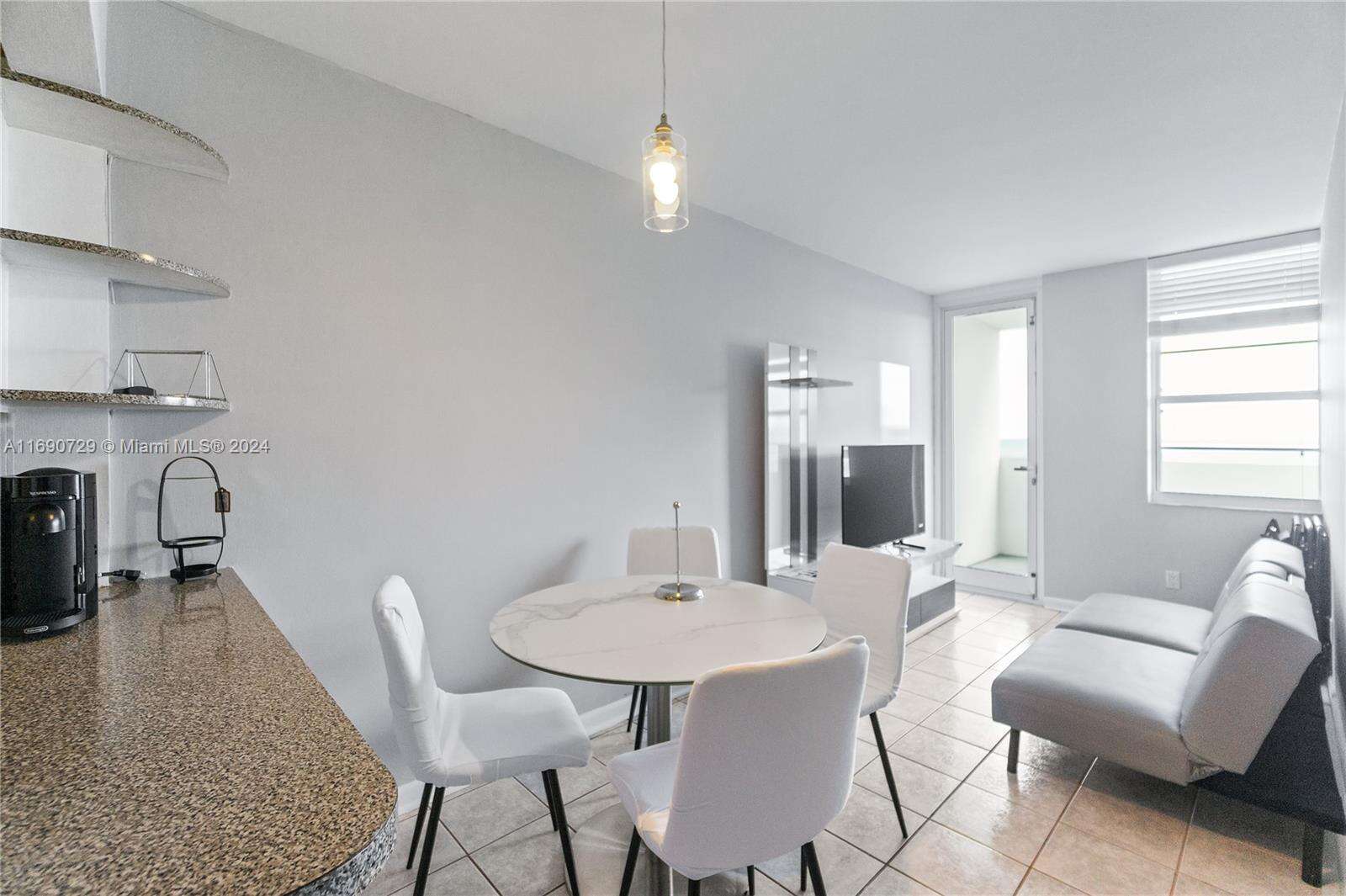 Decoplage Unit #1019 | Picture 4