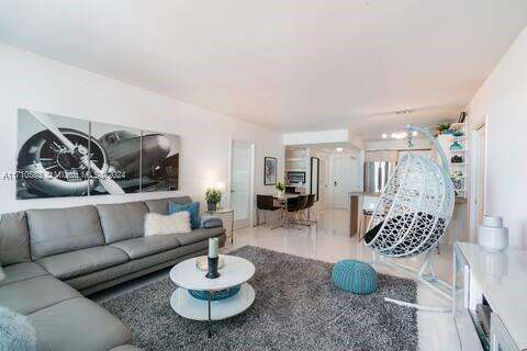 Decoplage Unit #739 | Picture 3