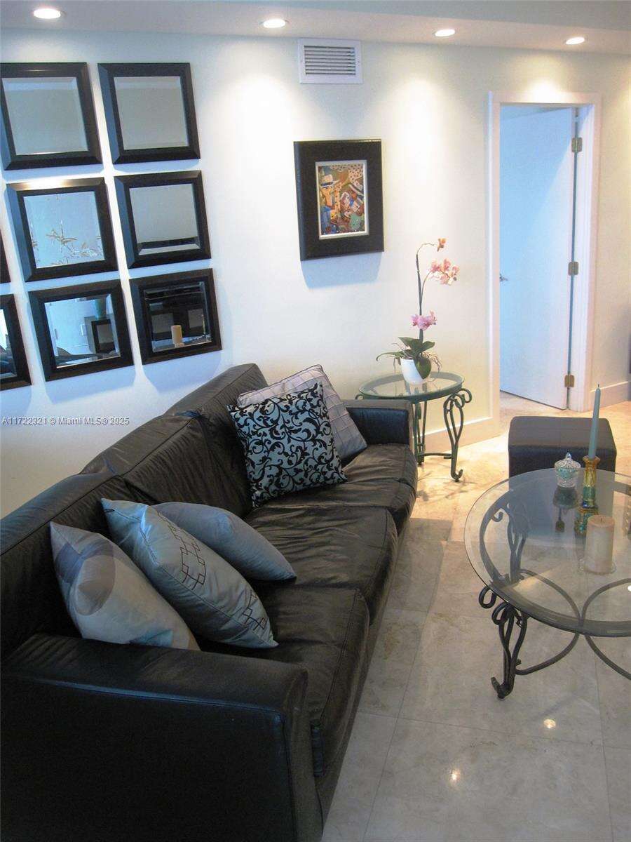 Decoplage Unit #444 | Picture 3