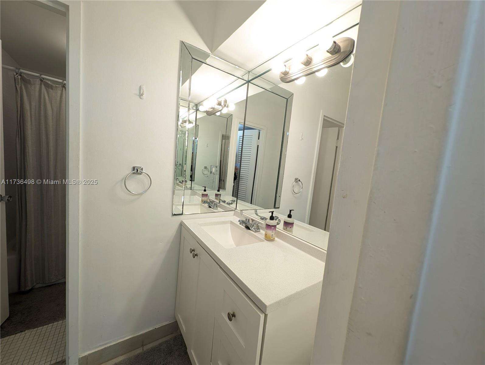 Decoplage Unit #417 | Picture 11