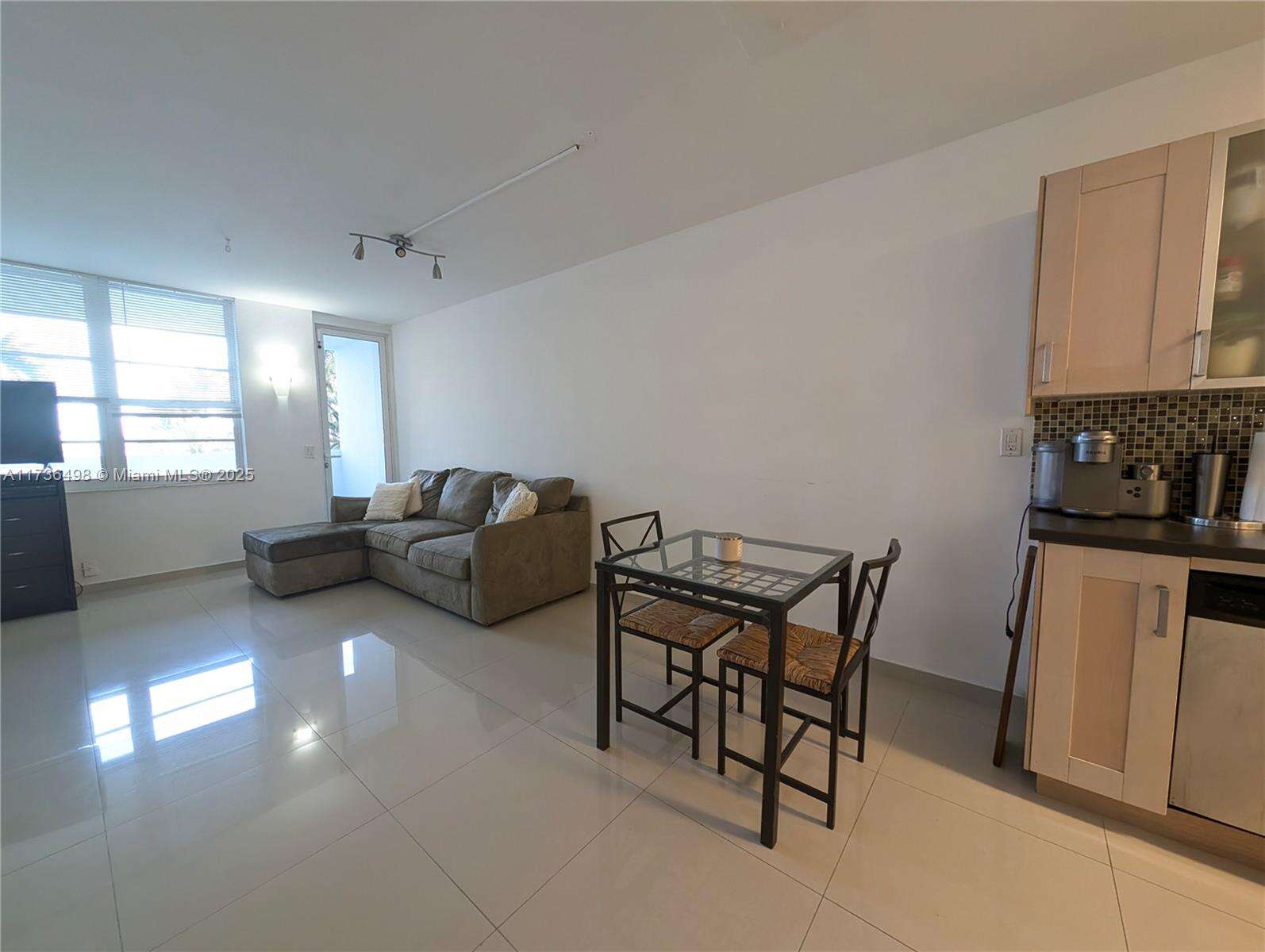 Decoplage Unit #417 | Picture 4