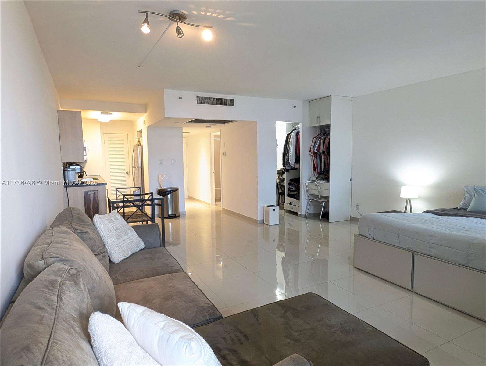 Decoplage Unit #417 | Picture 6