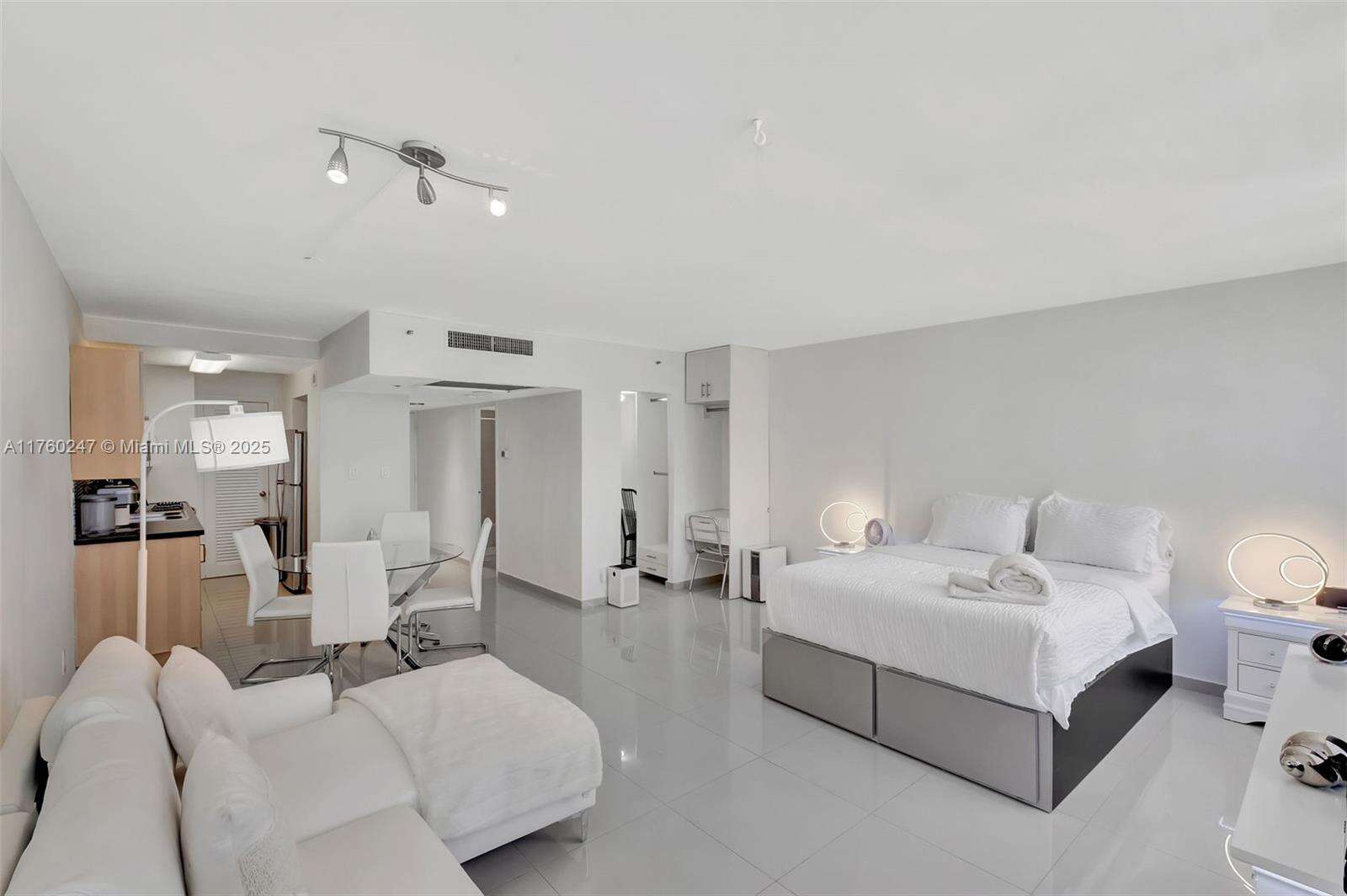 Decoplage Unit #417 | Picture 8