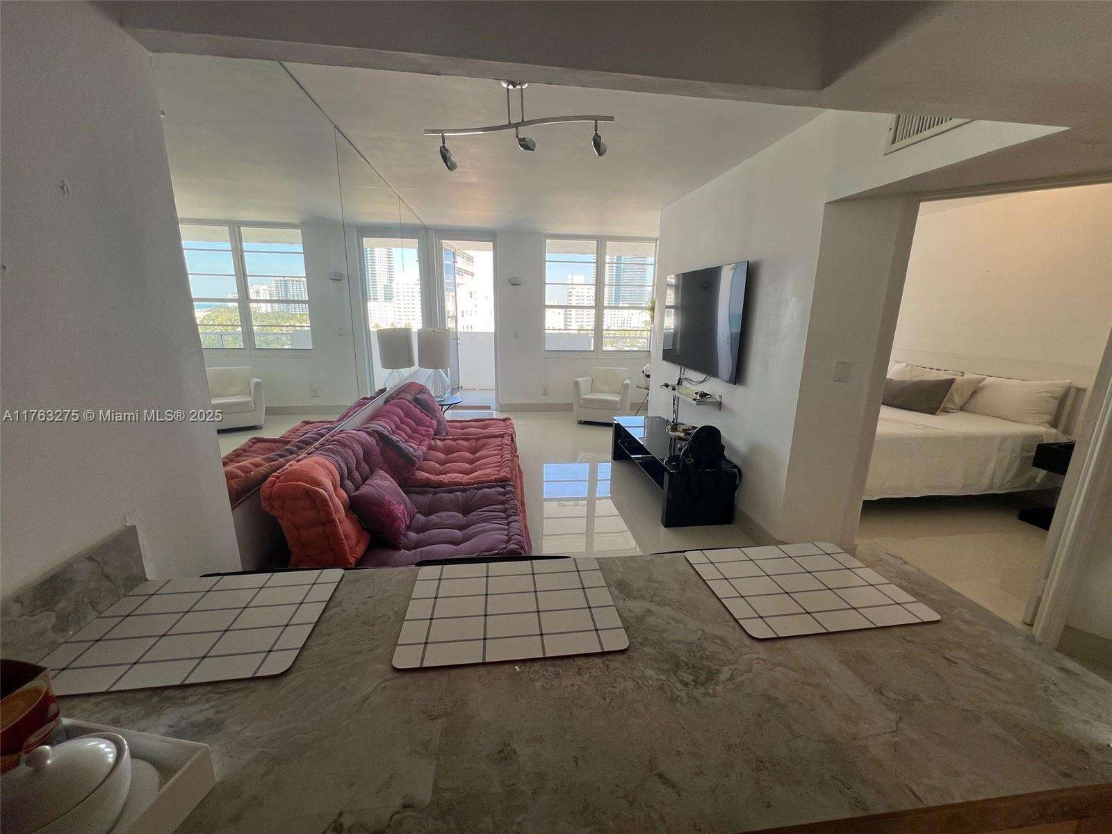 Decoplage Unit #945 | Picture 9