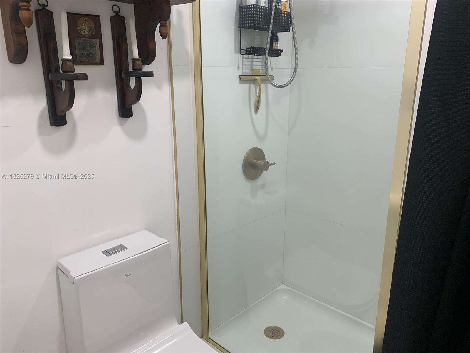 Decoplage Unit #315 | Picture 11