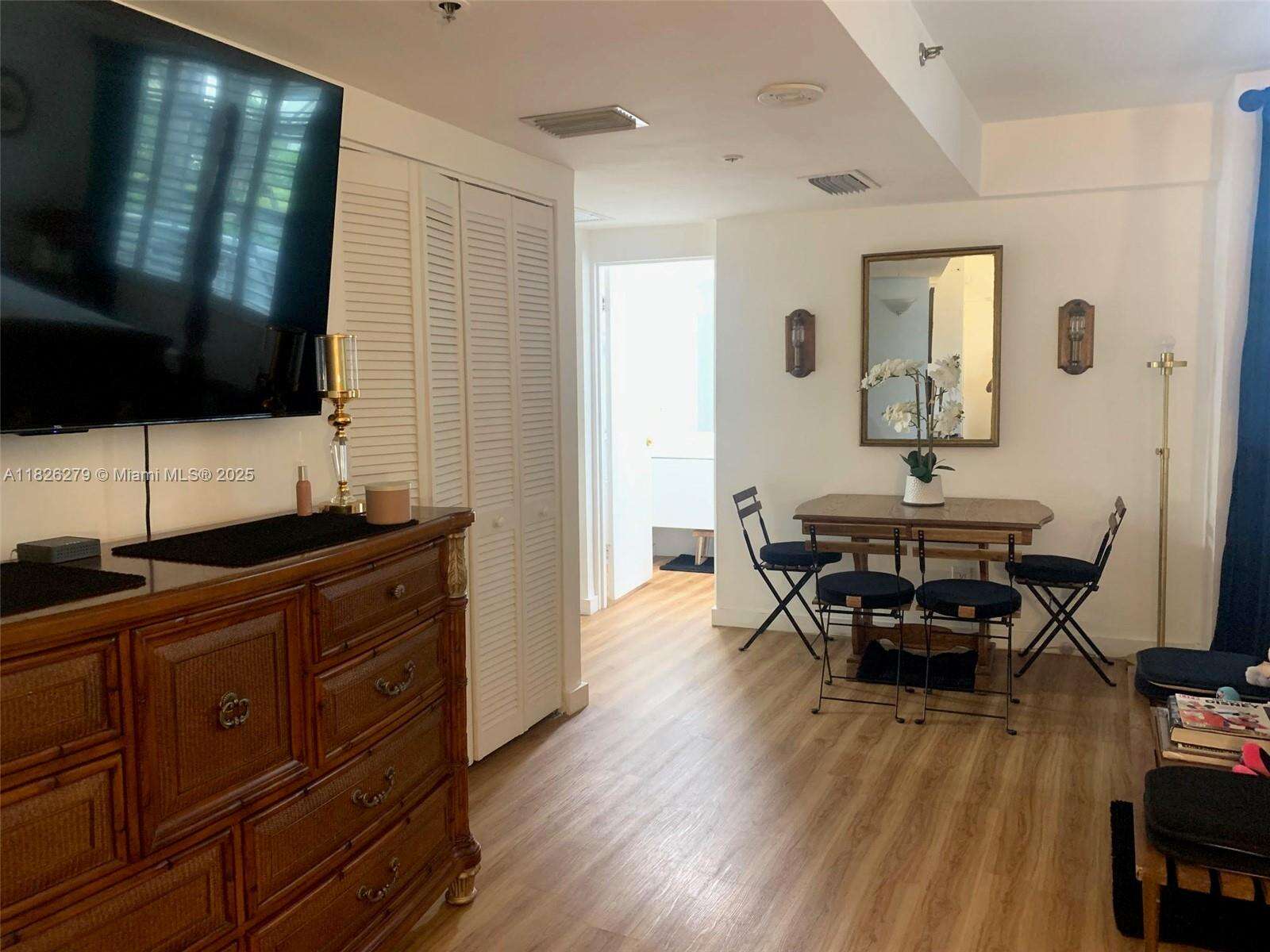 Decoplage Unit #315 | Picture 5