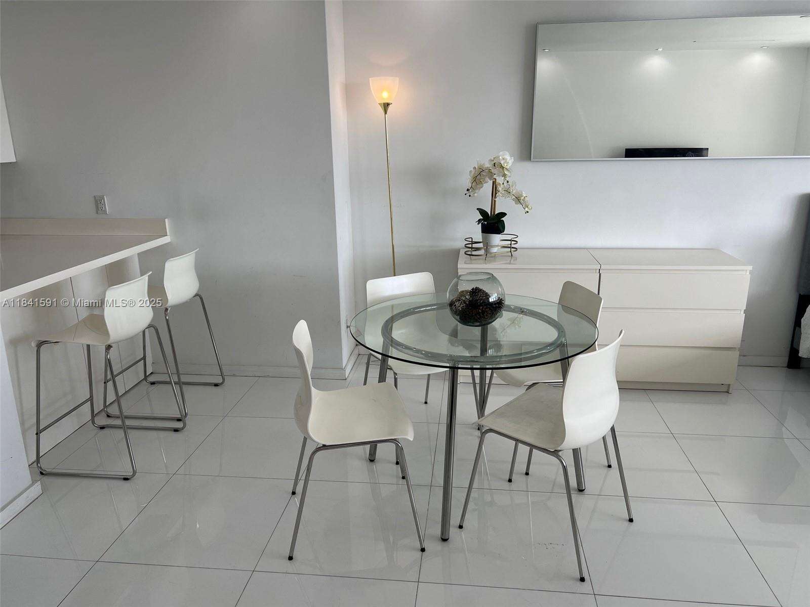 Decoplage Unit #1601 | Picture 2