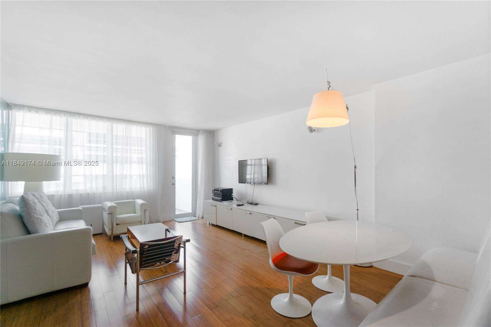 Decoplage Unit #923 | Picture 2