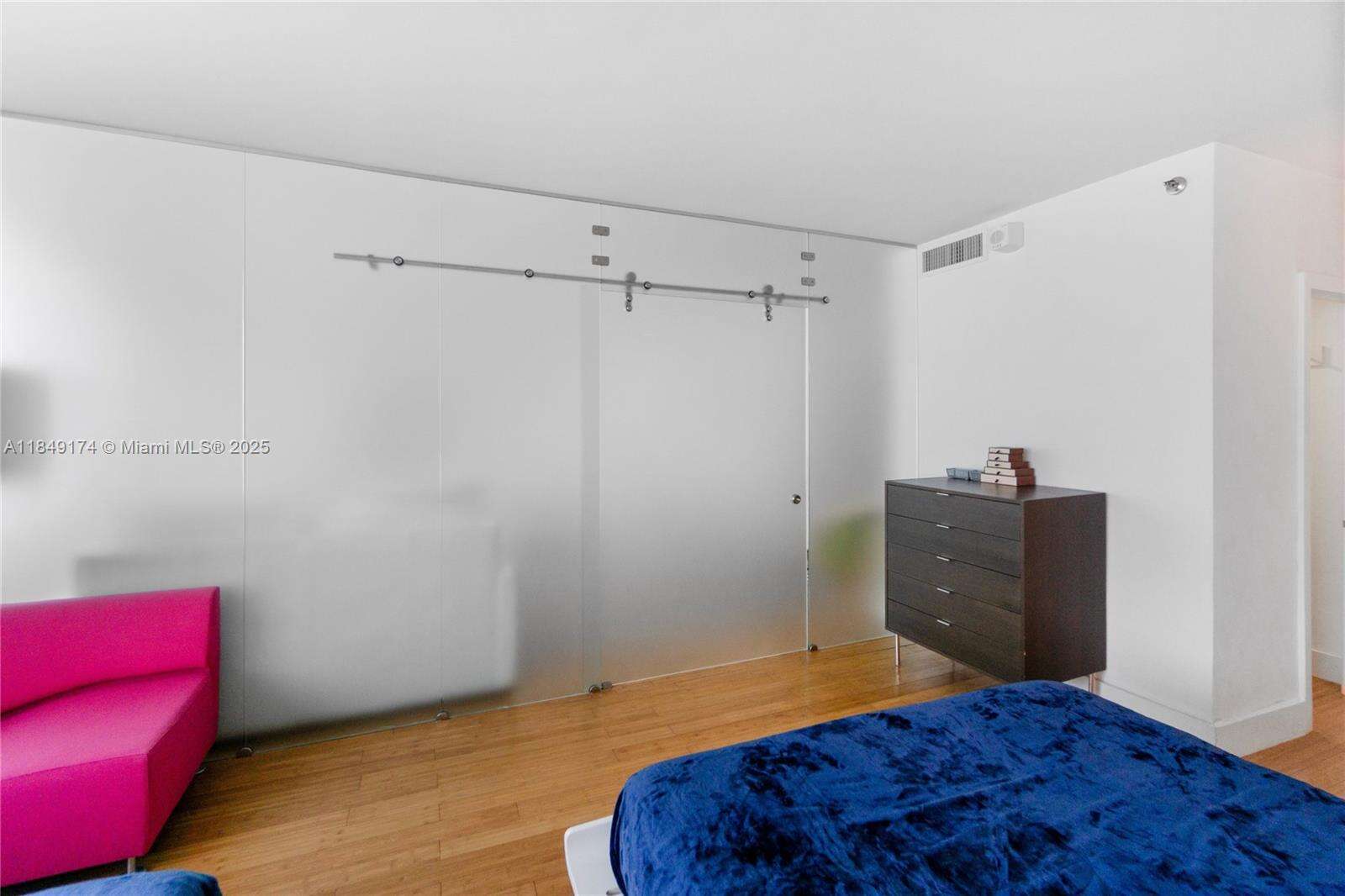 Decoplage Unit #923 | Picture 16