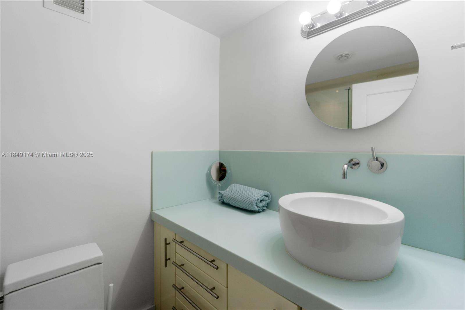 Decoplage Unit #923 | Picture 18