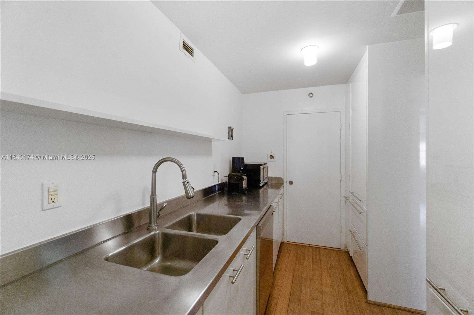 Decoplage Unit #923 | Picture 8