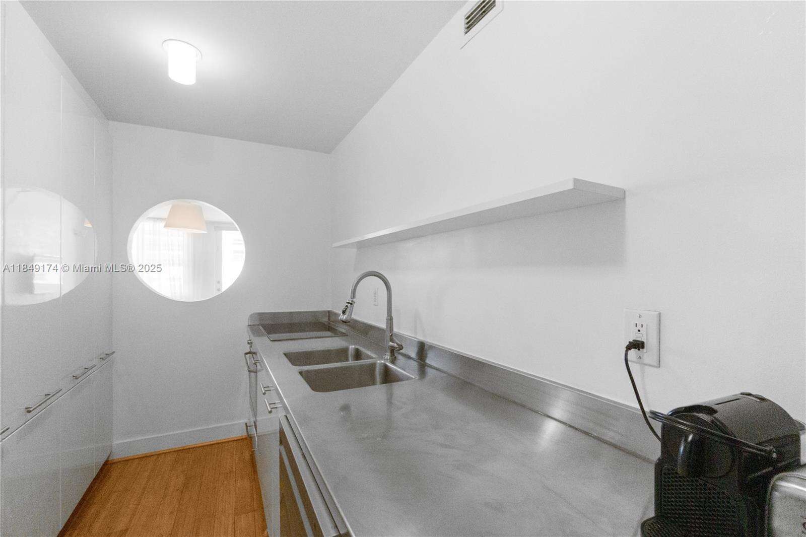 Decoplage Unit #923 | Picture 9