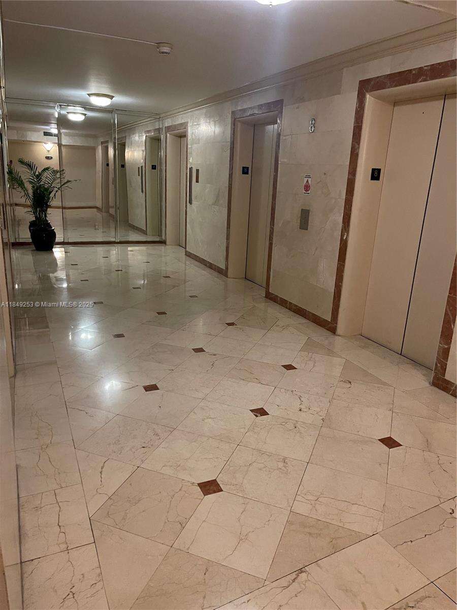 Decoplage Unit #833 | Picture 13