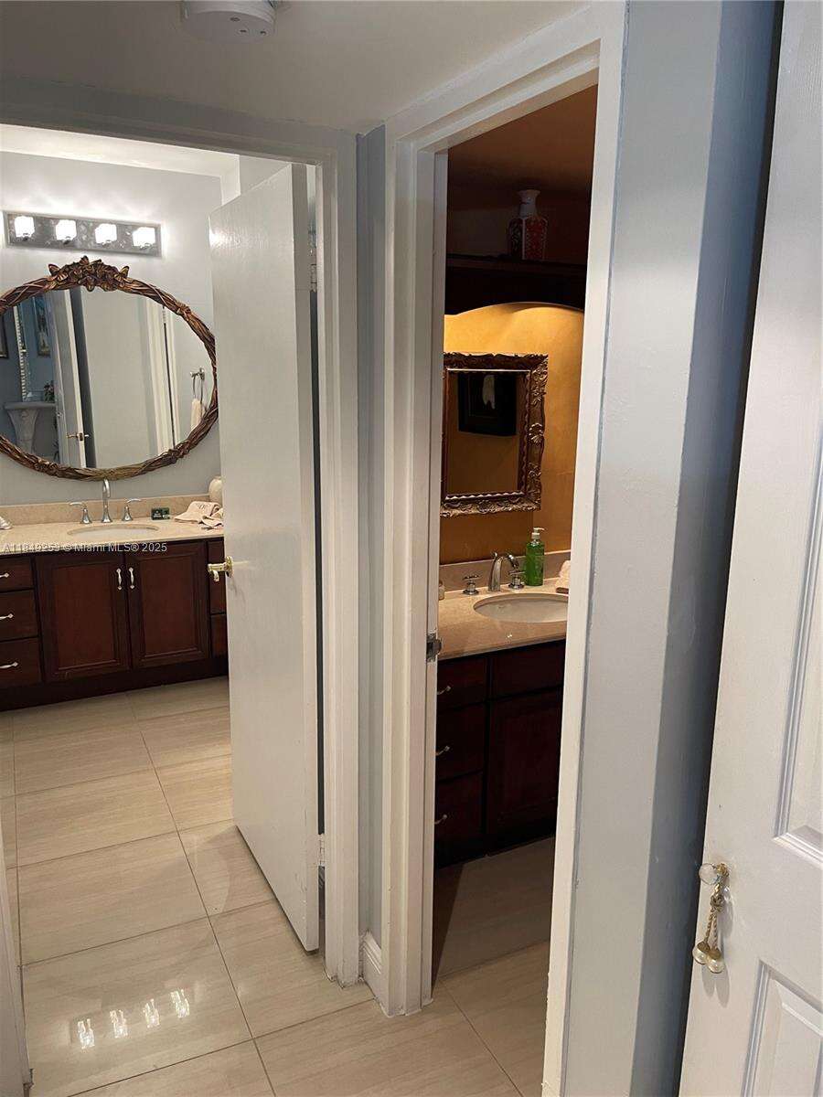 Decoplage Unit #833 | Picture 21