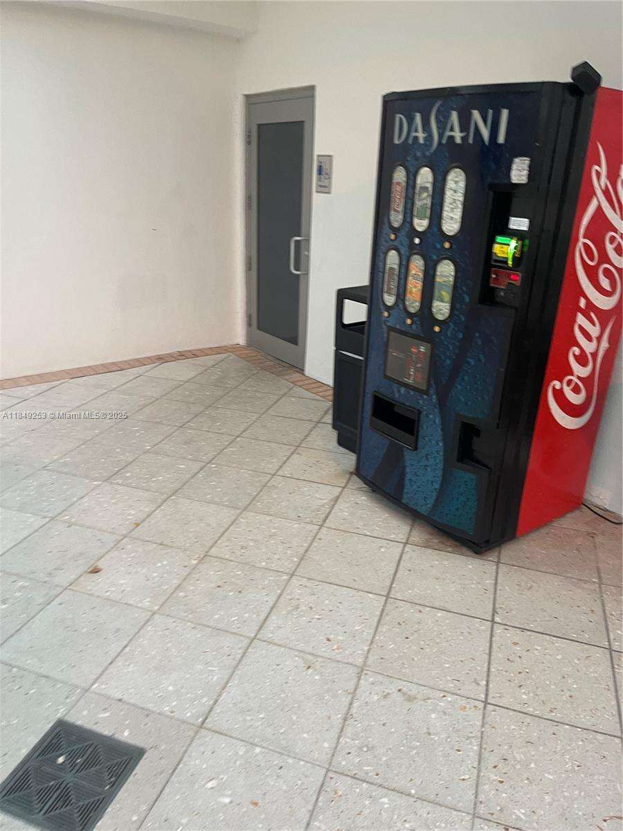 Decoplage Unit #833 | Picture 27