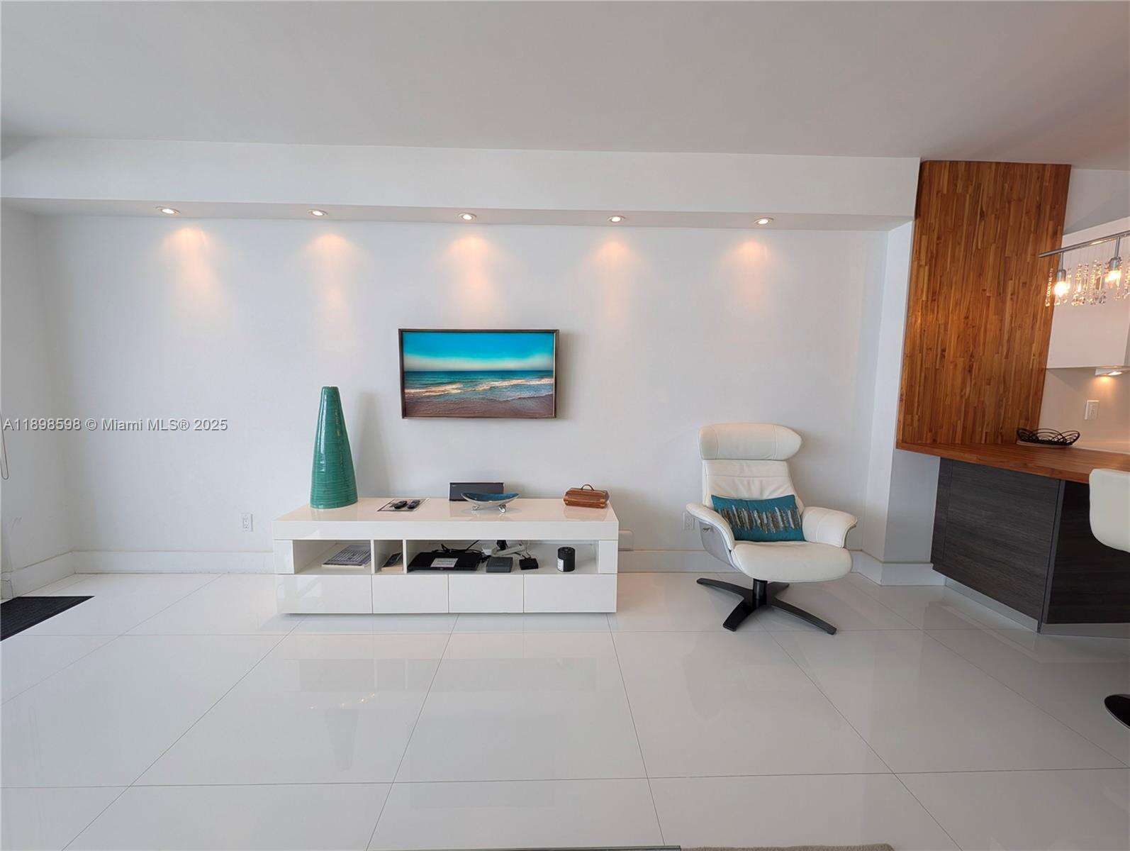 Decoplage Unit #1008 | Picture 5