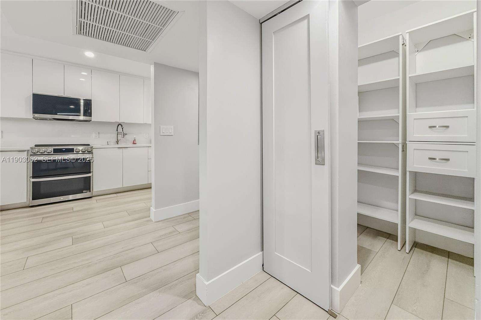 Decoplage Unit #323 | Picture 32