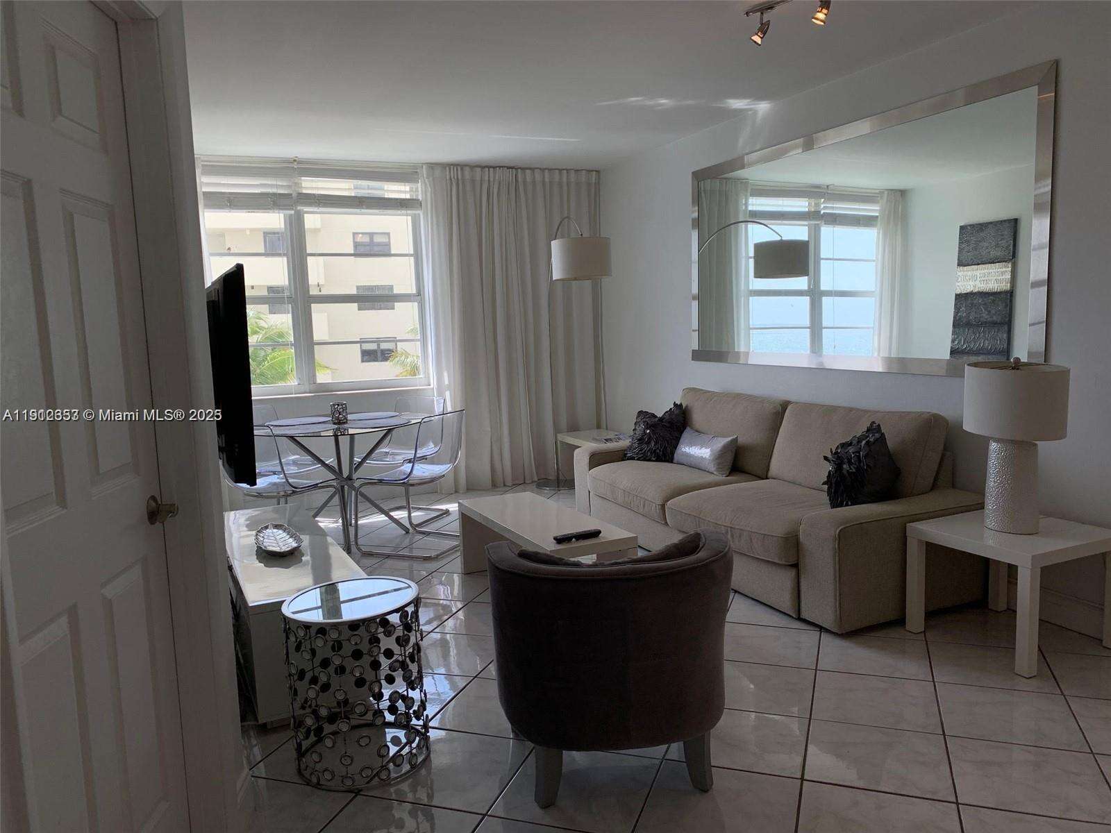 Decoplage Unit #638 | Picture 4