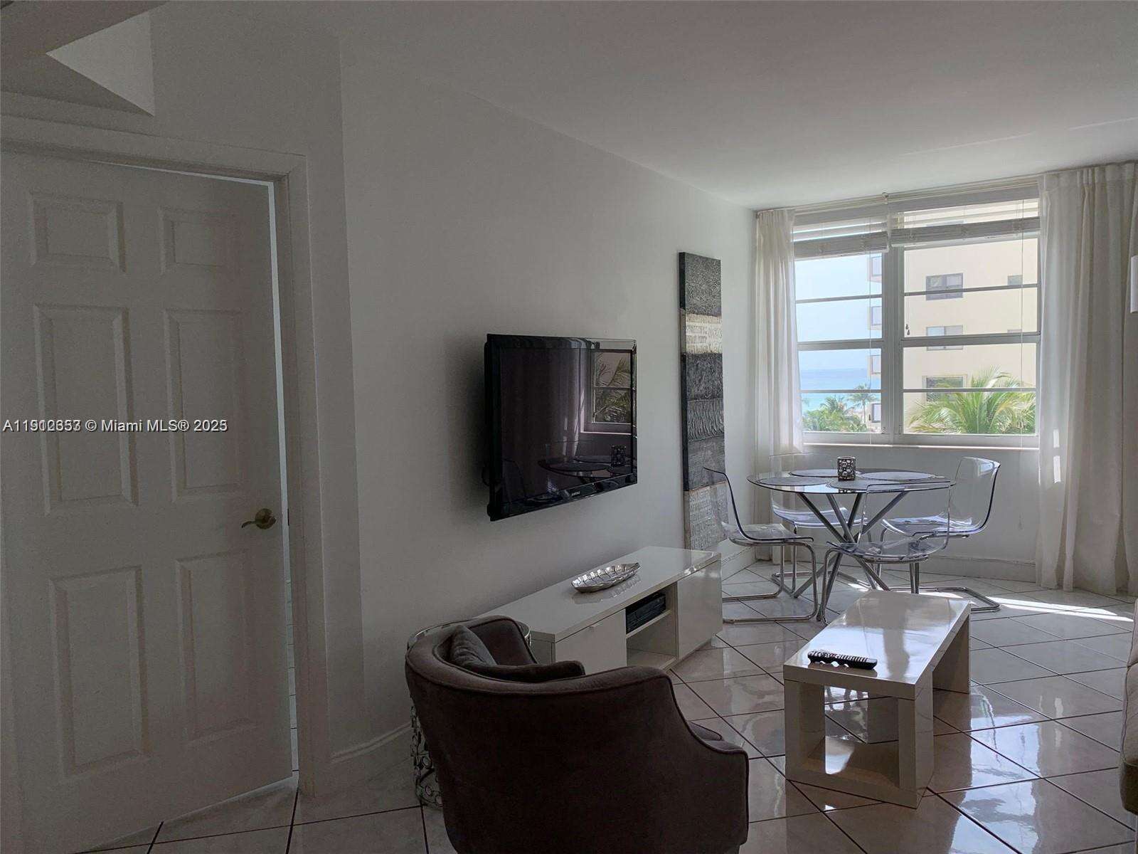 Decoplage Unit #638 | Picture 5