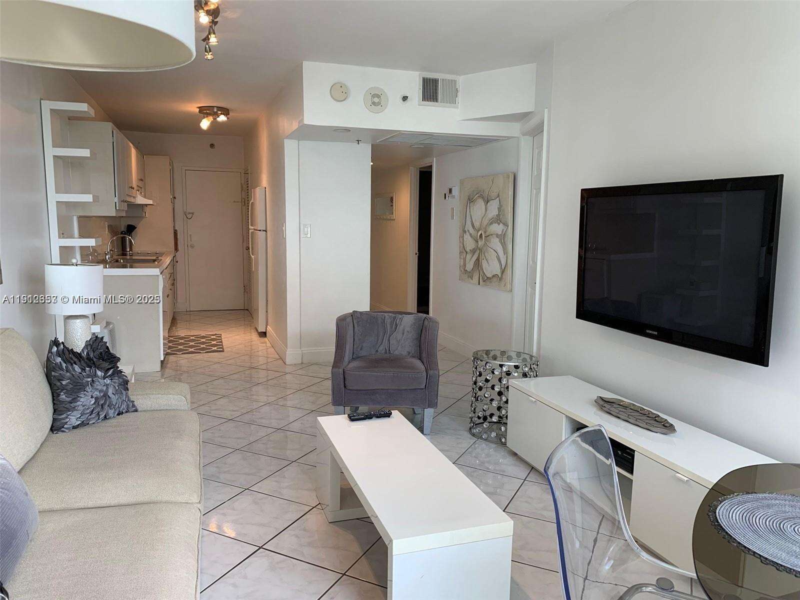 Decoplage Unit #638 | Picture 6