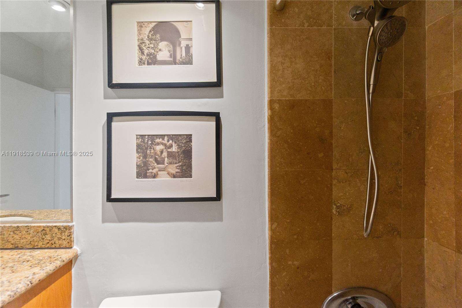 Decoplage Unit #302 | Picture 15