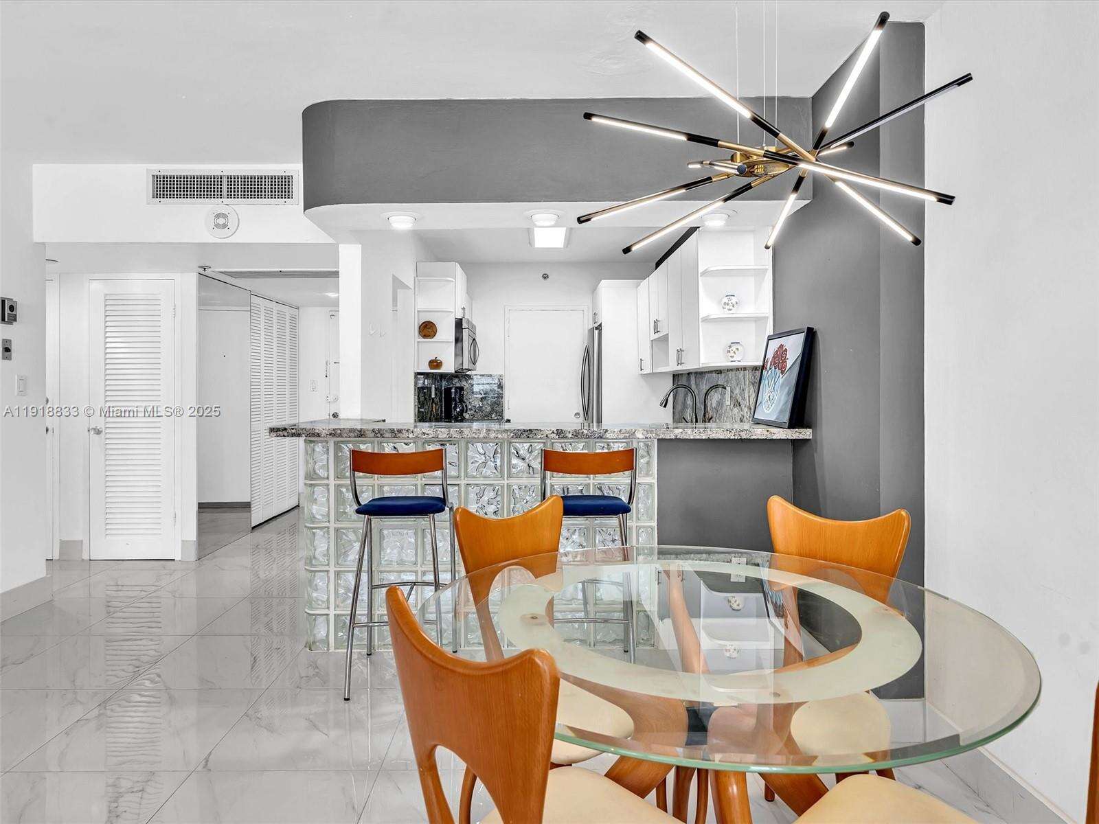 Decoplage Unit #710 | Picture 8