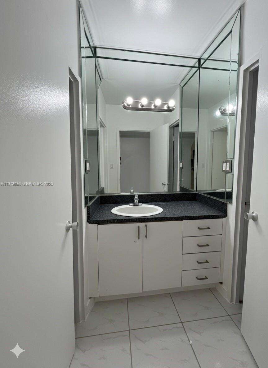 Decoplage Unit #1027 | Picture 14