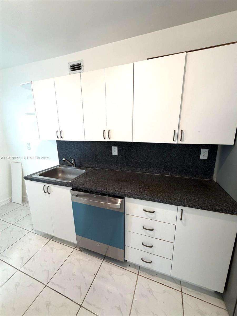 Decoplage Unit #1027 | Picture 8