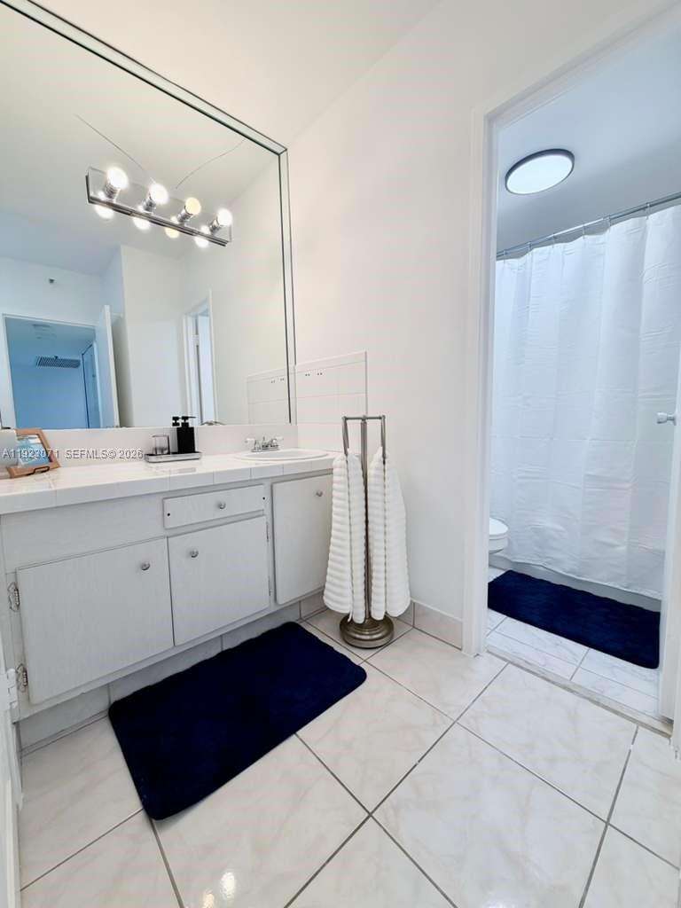 Decoplage Unit #541 | Picture 13