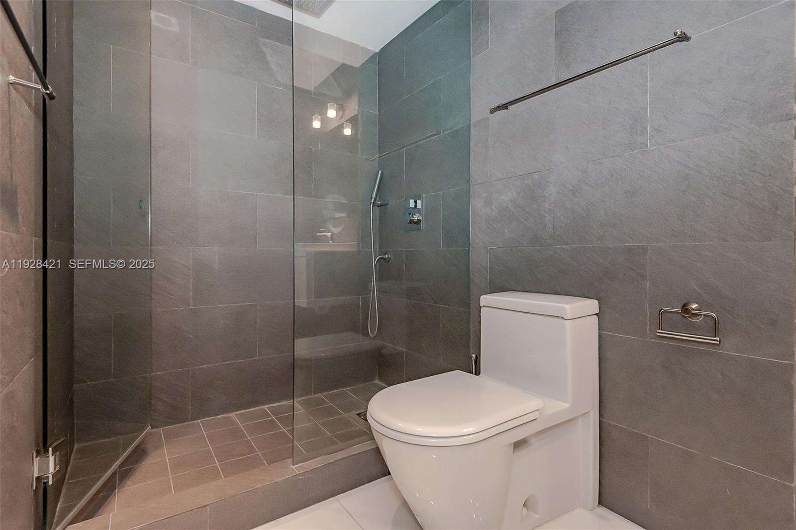 Decoplage Unit #839 | Picture 26