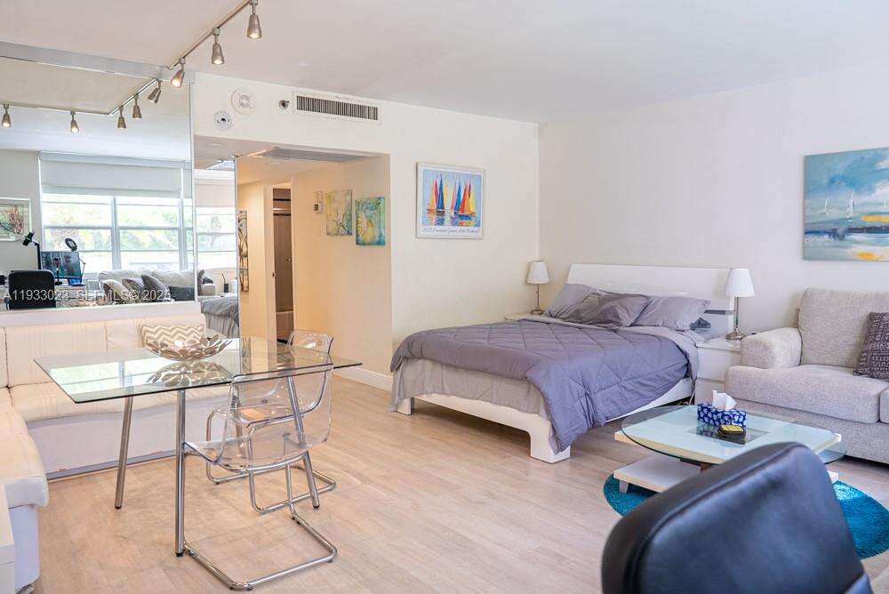 Decoplage Unit #330 | Picture 4