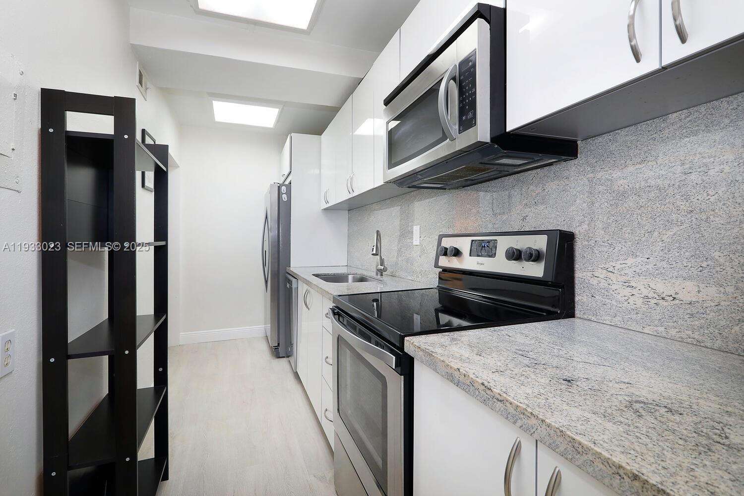 Decoplage Unit #330 | Picture 5