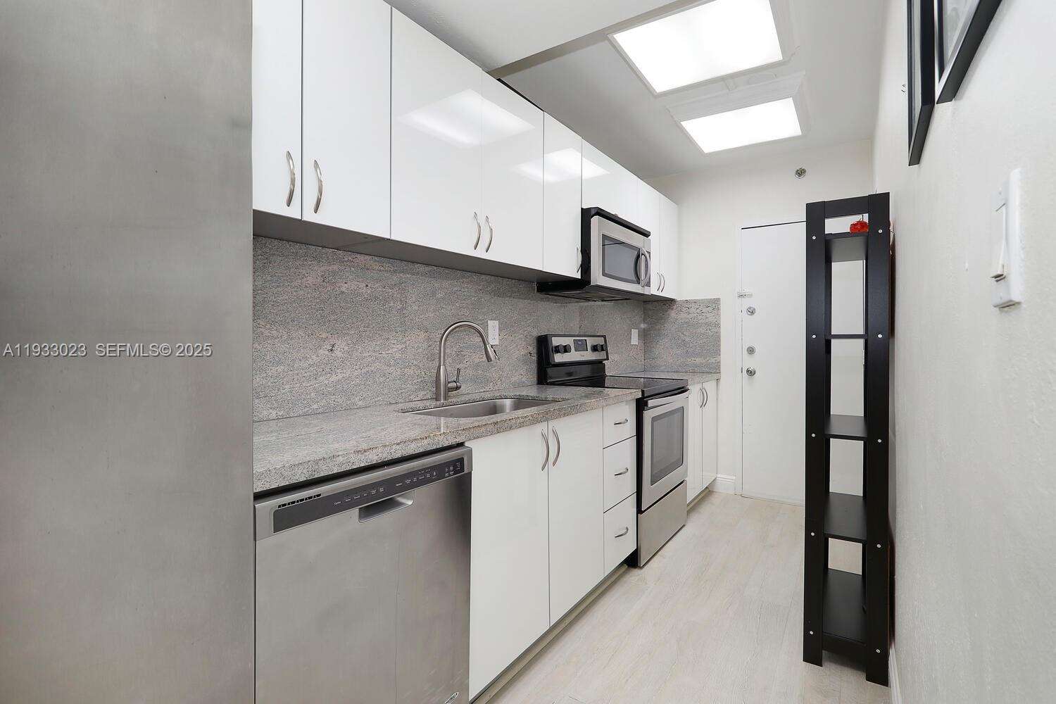 Decoplage Unit #330 | Picture 6