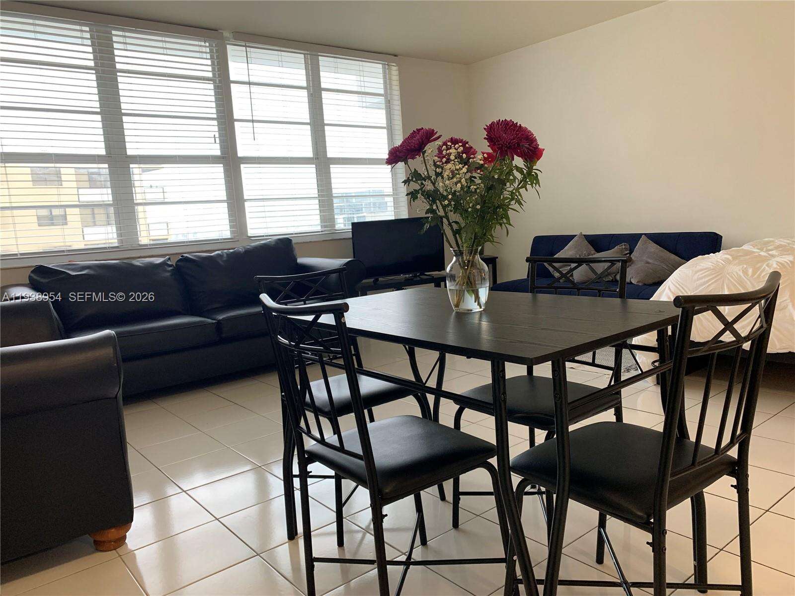 Decoplage Unit #805 | Picture 3