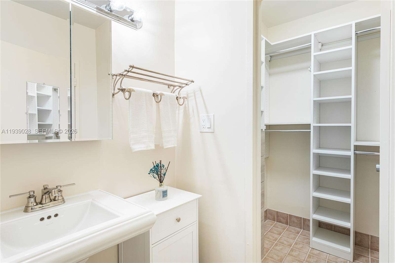 Decoplage Unit #431 | Picture 22