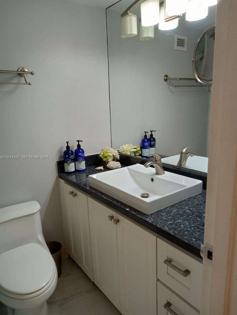 Decoplage Unit #814 | Picture 7